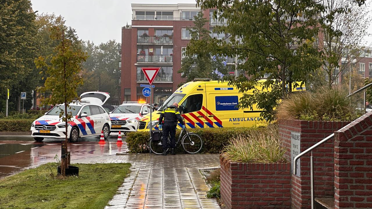 Hoogbejaarde fietsster aangereden in Nijverdal | Fietser gewond in Rijssen.