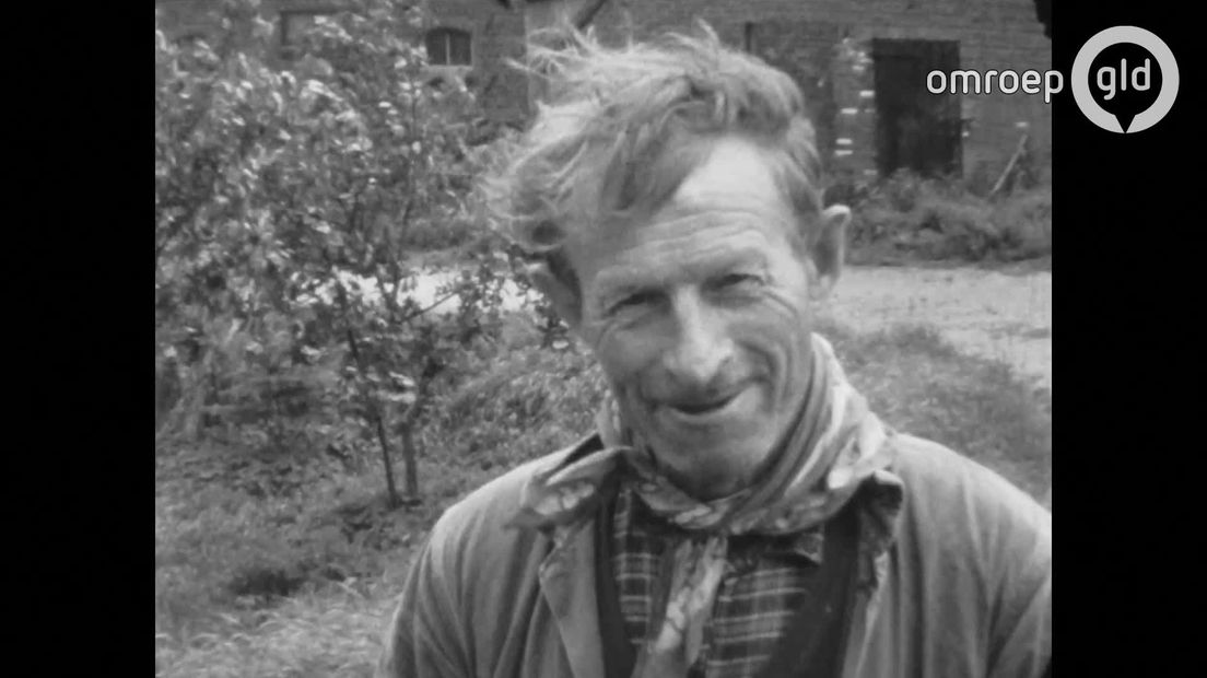 Tot grote vreugde van amateur-historici in Alphen aan de Maas is een Adolfs-dorpsfilm uit 1967 opgedoken. Een inwoner heeft zich met een doos met oude filmspoelen gemeld. Op de film zijn beelden te zien van Alphen op een stormachtige zomerdag met wapperende kapsels en fladderende kleding.