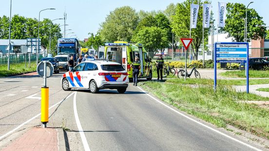Fietser gewond bij ongeluk in Emmen. Fietser gewond bij ongeluk in Emmen.