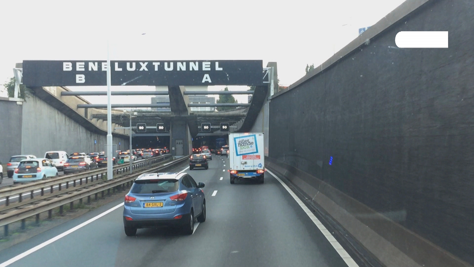 Voorafgaand aan de proef in 2017 reed Rijnmond met een chauffeur mee
