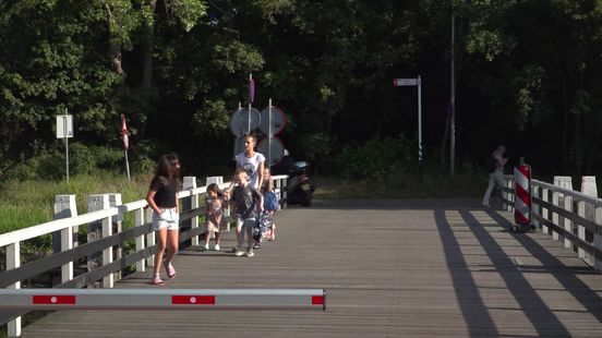 Leerlingen blijven regelmatig thuis door brugafsluiting in Zwolle: ‘geen keuze’ Home