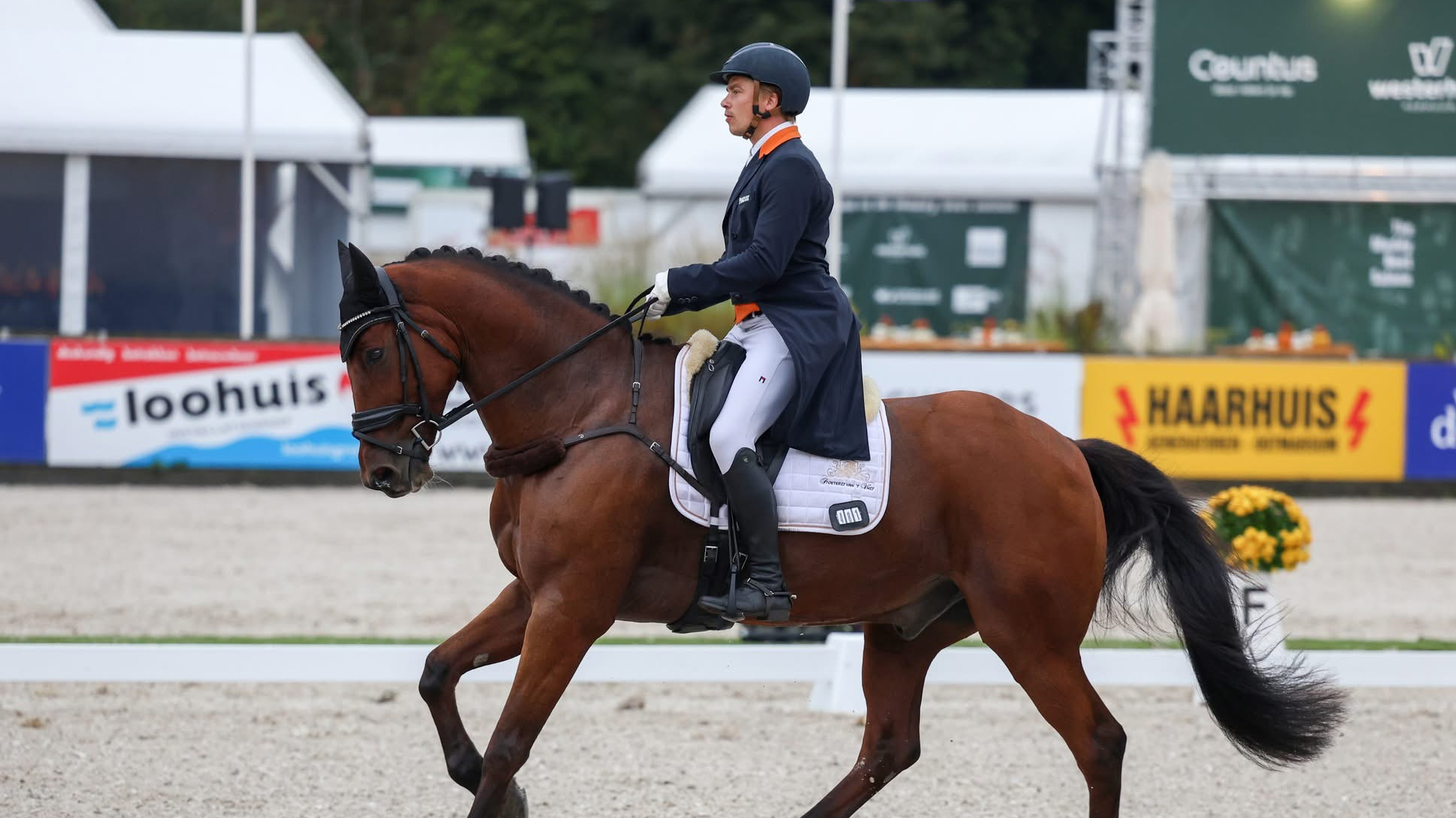 Jordy Wilken en Champ van 't Vhij tijdens de dressuurproef