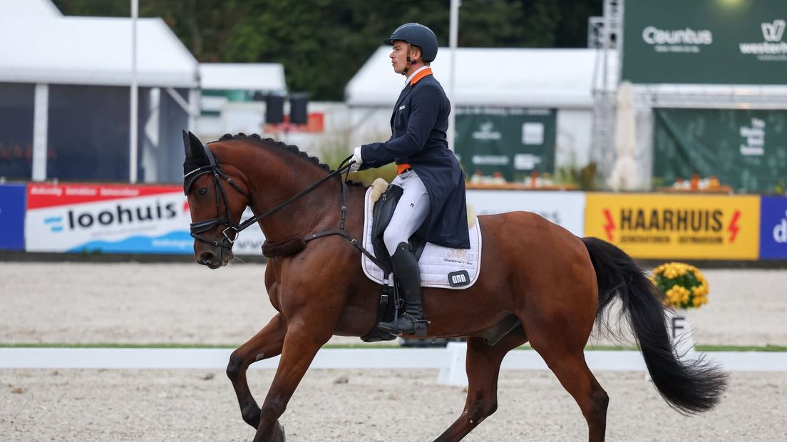Jordy Wilken en Champ van 't Vhij tijdens de dressuurproef