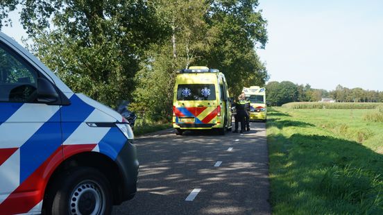 Motorrijder gewond bij ongeluk in Fluitenberg. Motorrijder gewond bij ongeluk in Fluitenberg.