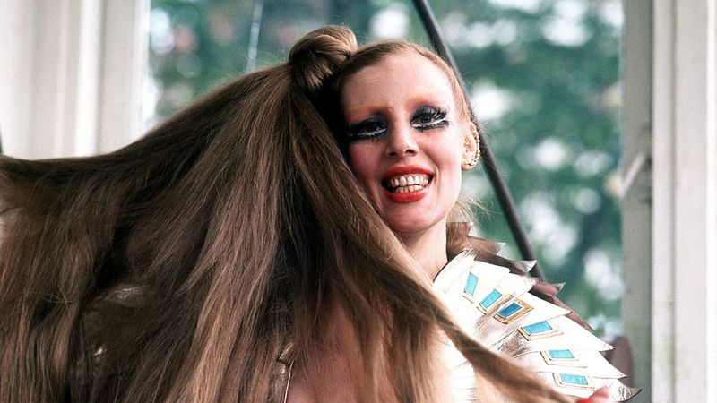 Podcastmakers gaan op zoek naar de waarheid achter mysterieuze dood  Mathilde Willink - Omroep Zeeland