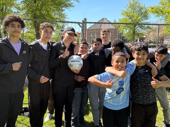 Wens van jeugd in Haveltermade voor Cruyff Court komt mede dankzij Karim (13) uit: 'Belangrijk dat we blijven sporten'