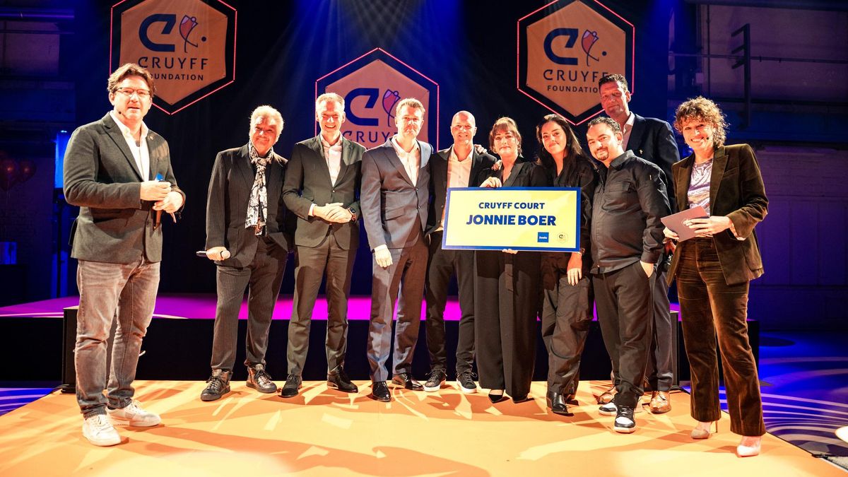 Zwolle eert Jonnie Boer met eigen Cruyff Court