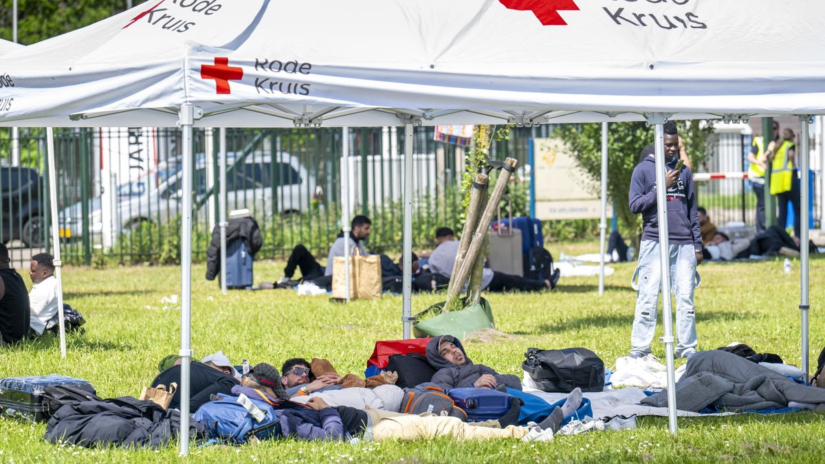 Situatie in Ter Apel: Rode Kruis luidt de noodklok