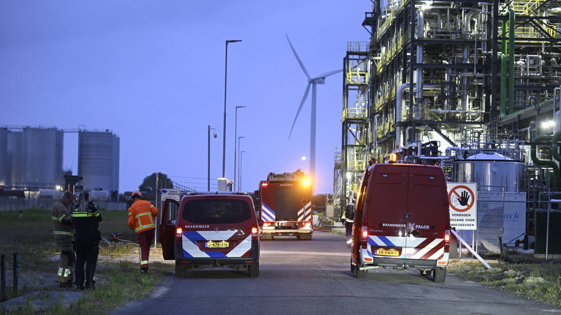 112-nieuws: Geen gevaarlijke stoffen gemeten na chemische reactie in vat Farmsum