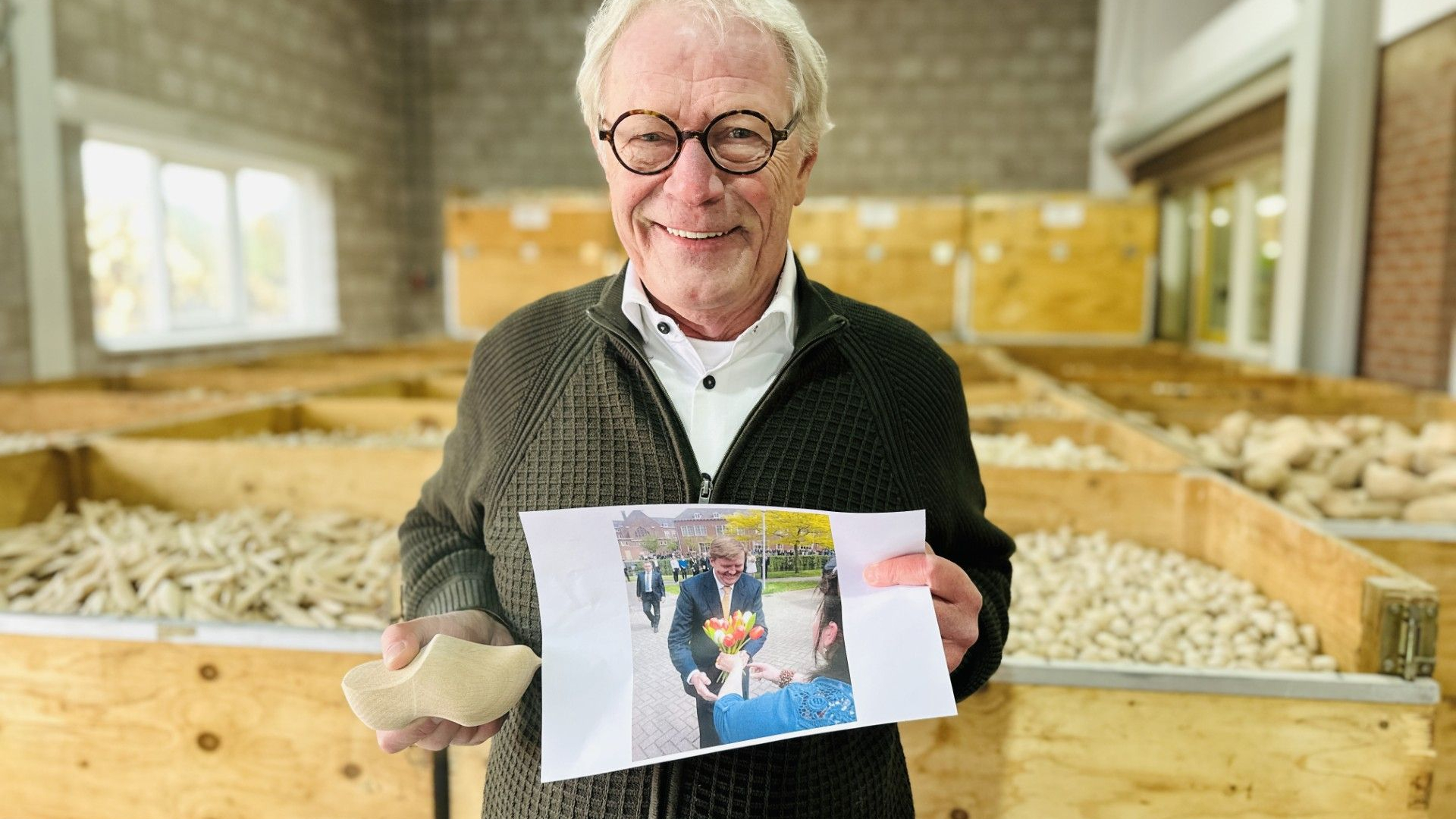 Paul heeft een cadeau voor de koning, maar mist cruciale centimeters