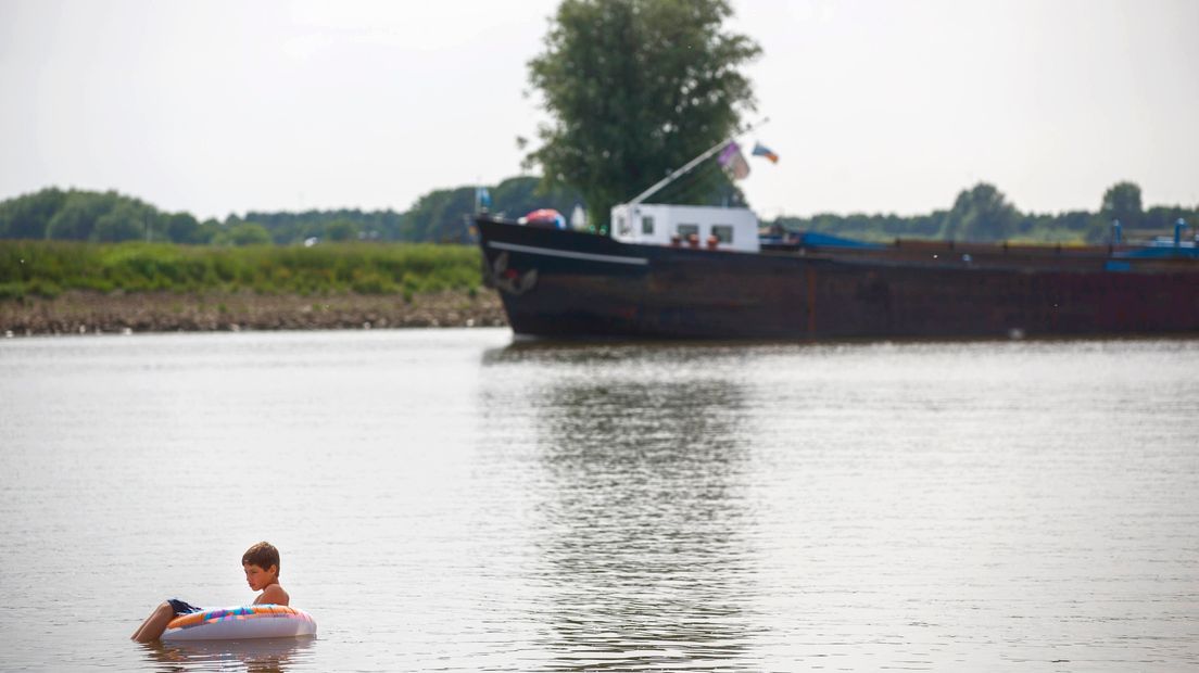 Zwemmen in de grote rivieren is levensgevaarlijk. De afgelopen weken verdronken 4 mensen in onze provincie, maar is dat veel?