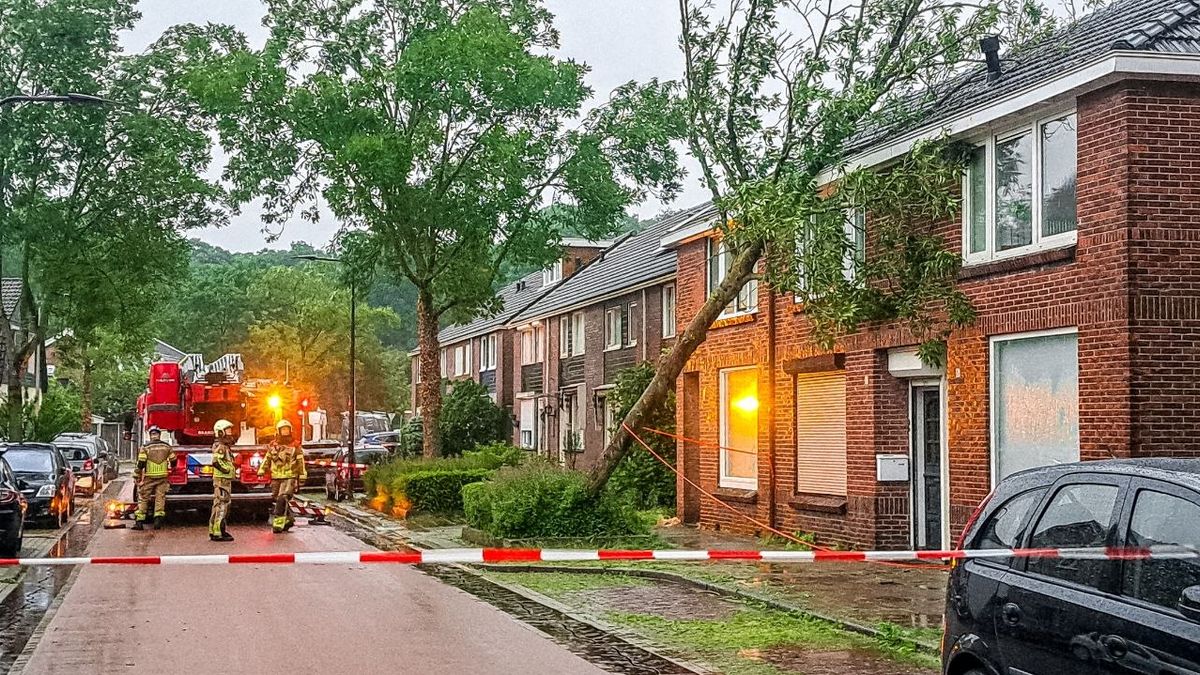 112 nieuws: Code oranje zorgt voor schade in de provincie | Grote brand in Weerselo