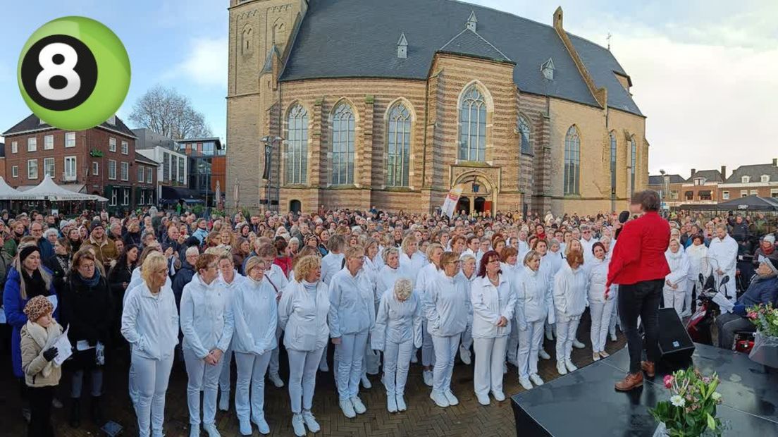 Massaal gezongen vredesboodschap vanuit het centrum van Doetinchem