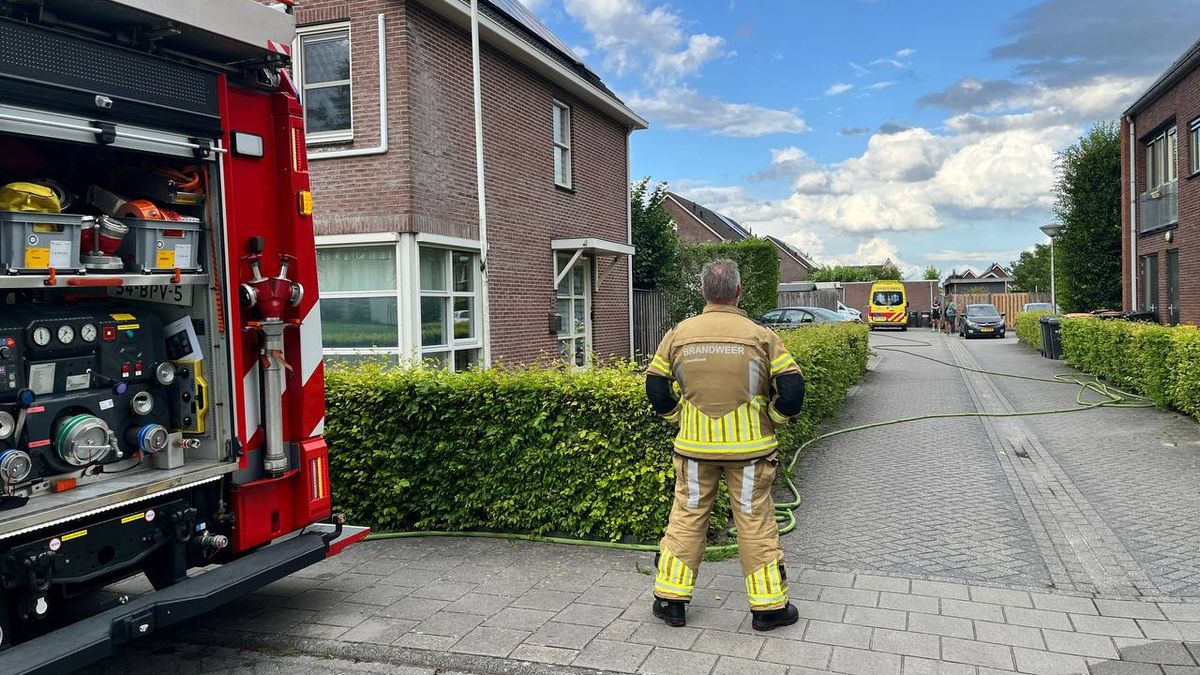 112 Nieuws: Persoon naar het ziekenhuis na brand in Lutten