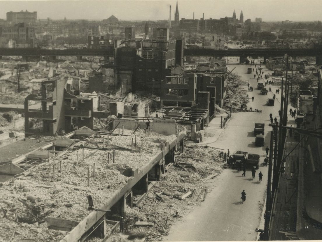 De Meent en omgeving na het bombardement van 14 mei 1940