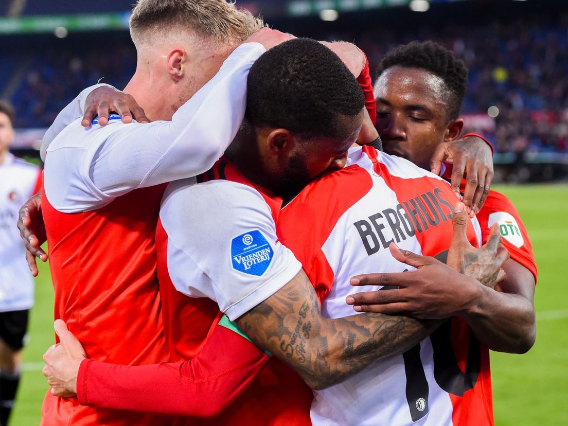 Feyenoord viert een goal tegen Sparta in de Rotterdamse derby