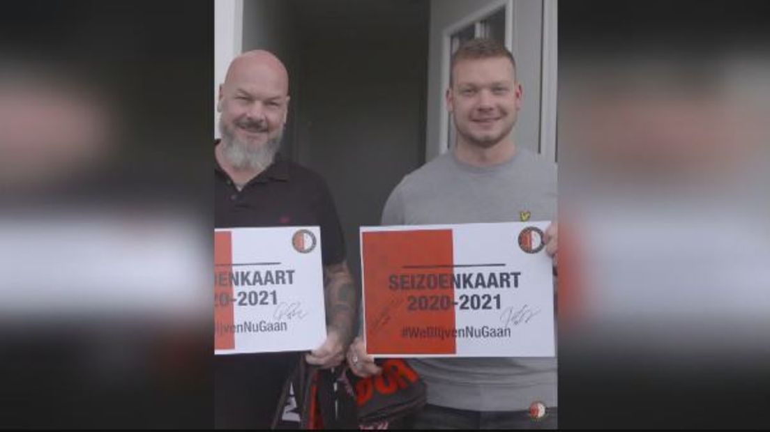 Feyenoord-supporter Lorenzo uit Zierikzee wordt verrast met een seizoenskaart