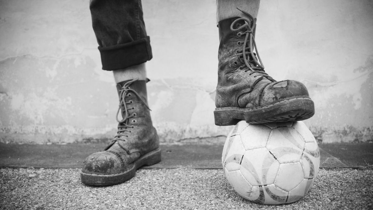 Supportersgeweld Twente-Graafschap op tankstation Oirlo