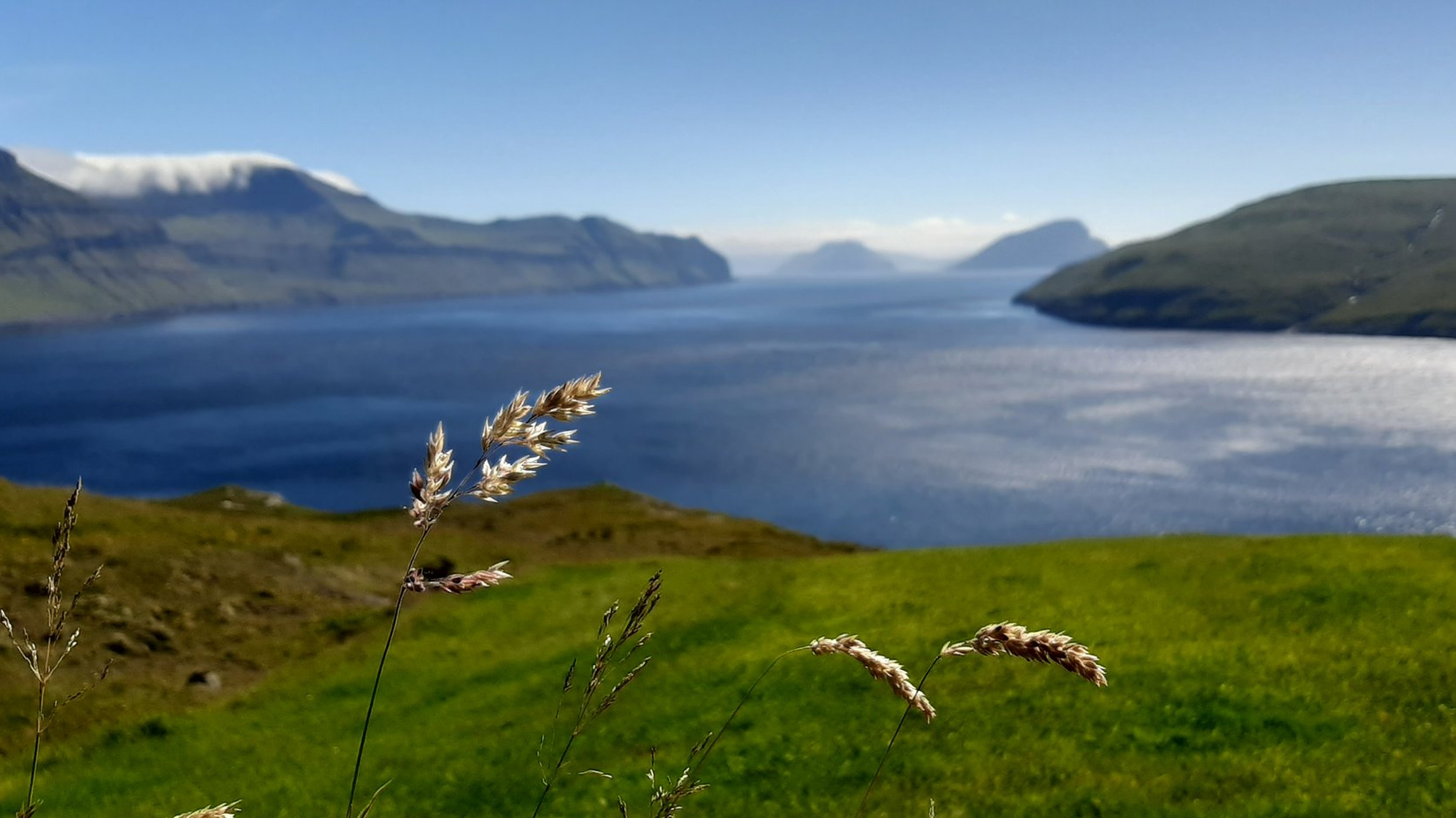 In útsjoch op de Faeröereilannen