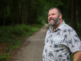 Van 'domoor' naar taalheld: Dennis Bos deed het voor zijn dochter