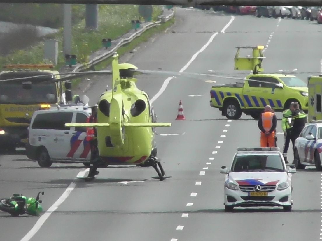 A16 dicht na ongeluk roekeloze motorrijder