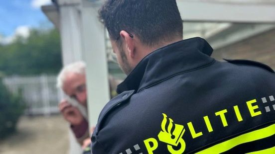 Vier nepagenten aangehouden • heftig ongeluk fietstunnel. Vier nepagenten aangehouden • heftig ongeluk fietstunnel.