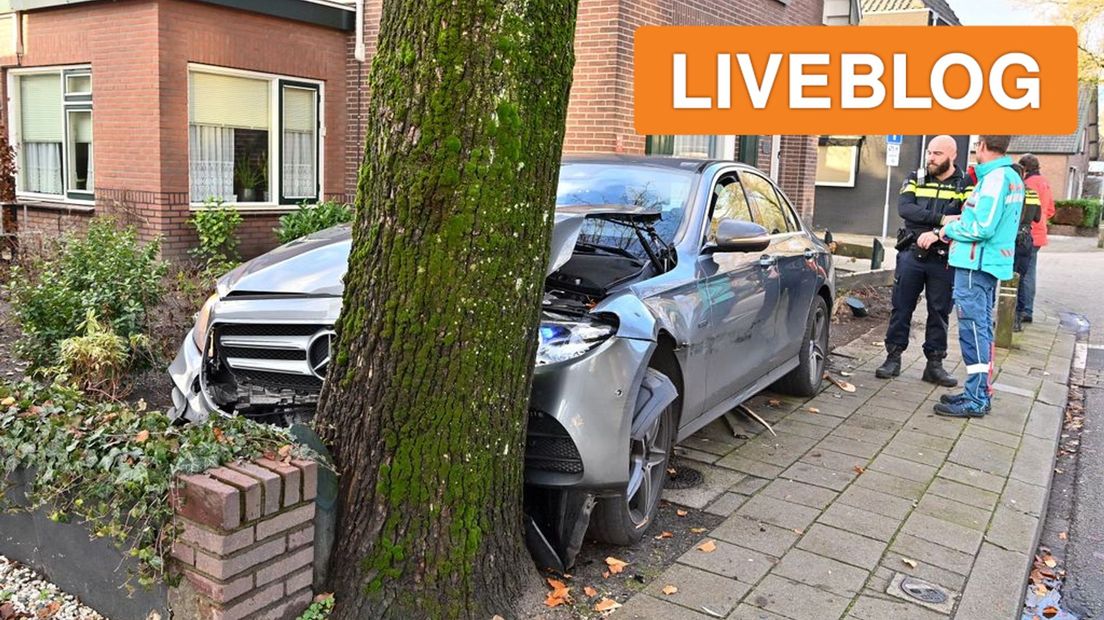 De auto in de voortuin in Vaassen.