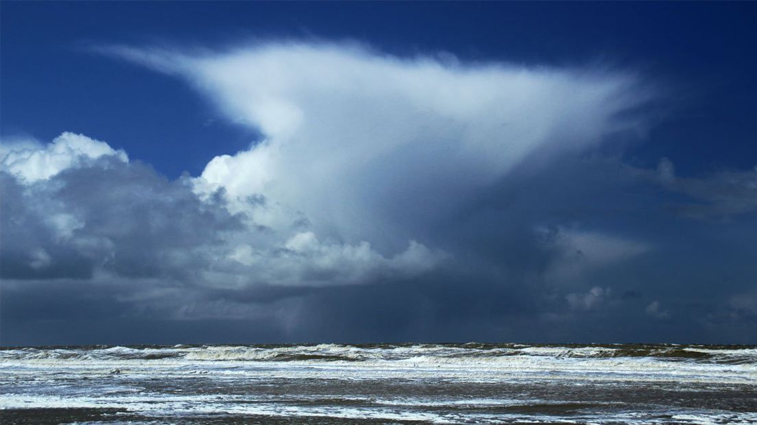 Een bui op zee op weg naar onze regio