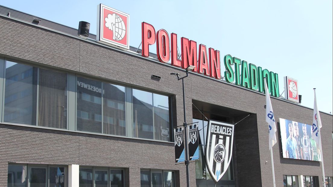 Nu nog de naam van het stadion in Almelo.