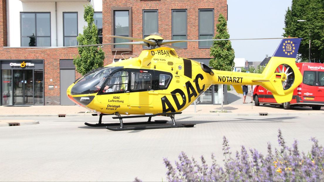 Traumahelikopter opgeroepen voor man die onwel werd in Rijssen