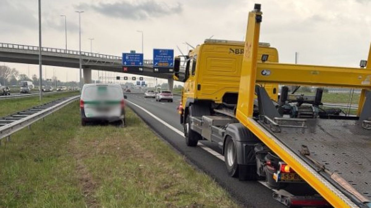 Lange file en uur vertraging op snelweg A4