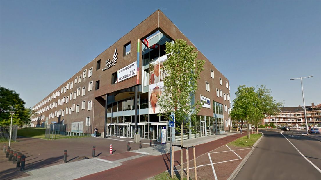 De school is gevestigd in het gebouw van ROC Midden-Nederland in Utrecht.
