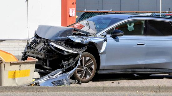 Man (47) ernstig gewond na aanrijding bij tankstation