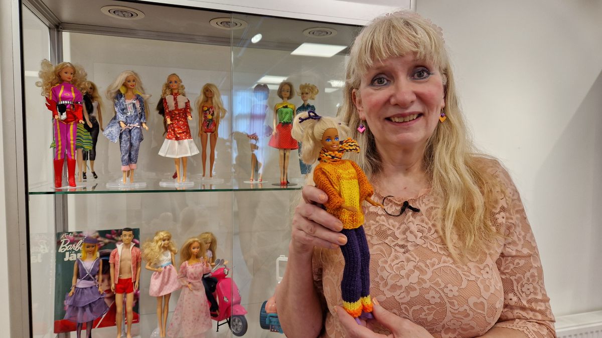 Poetsvrouw wordt exposant: Barbiecollectie Saskia in museum
