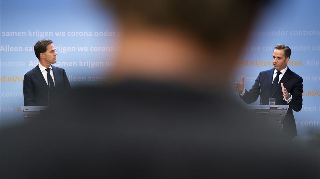 De vorige coronapersconferentie waarbij zowel premier Rutte als minister De Jonge de media toespraken