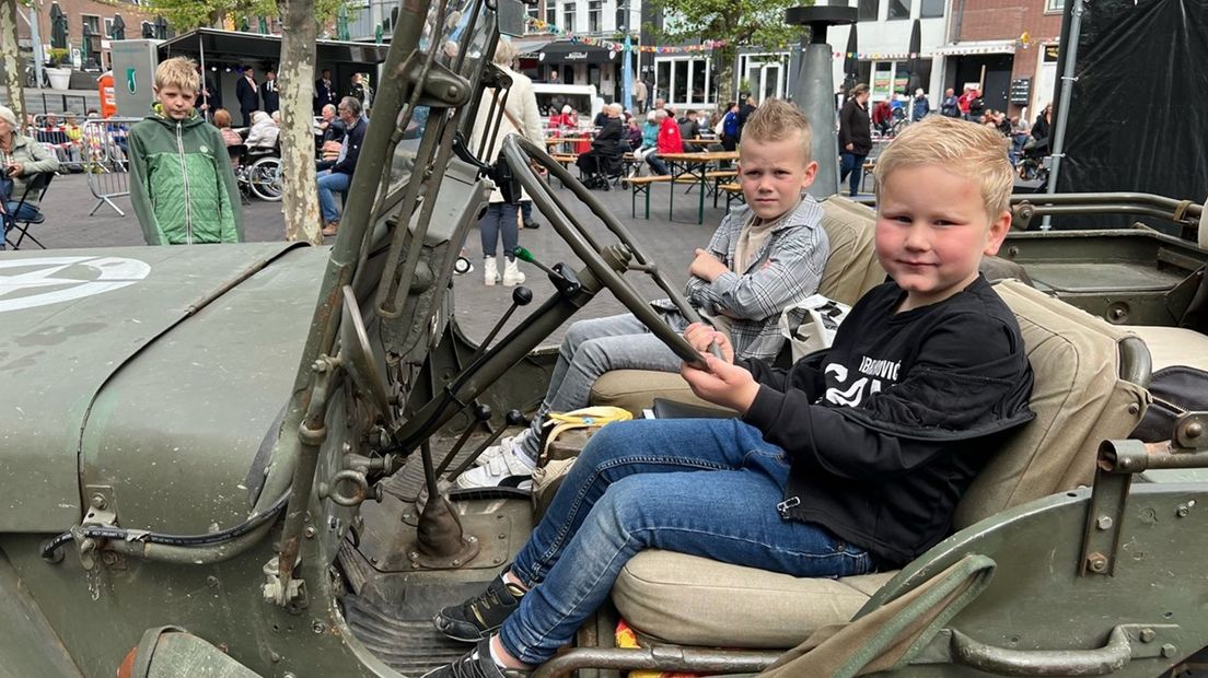Kinderen in Veenendaal keken hun ogen uit en mochten nog even achter het stuur ook