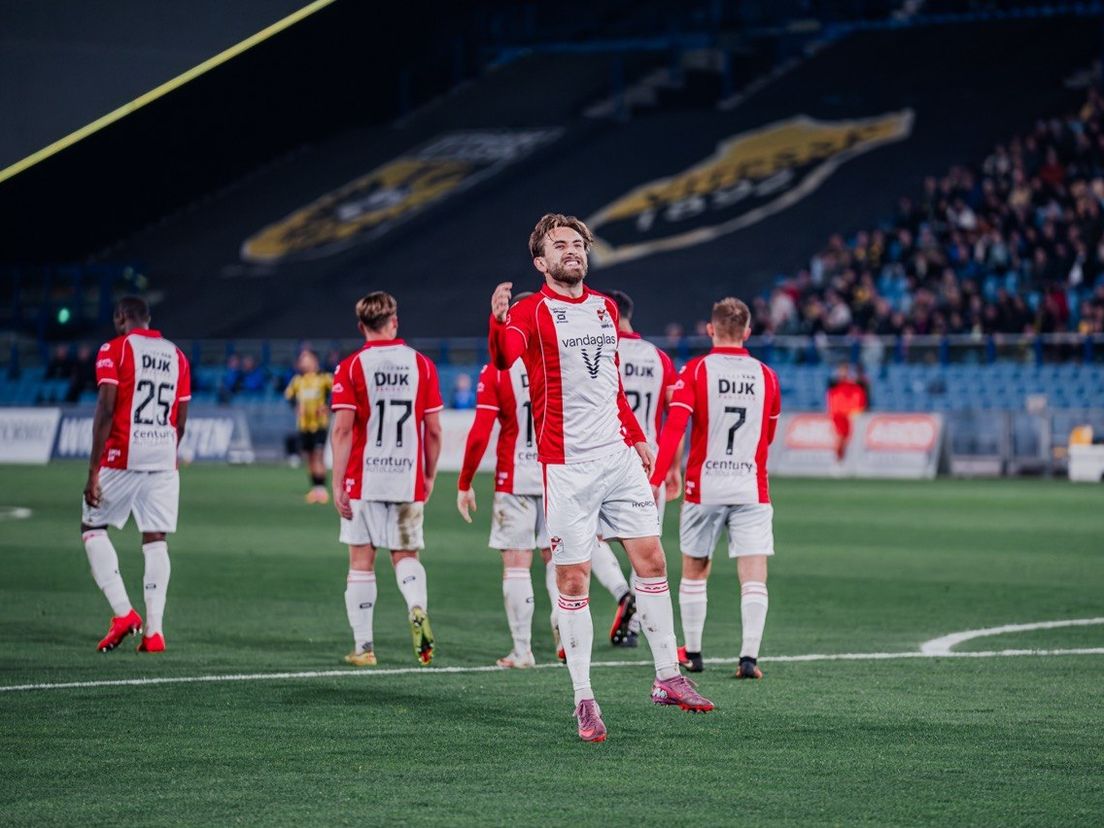 FC Emmen wint bij Vitesse en grijpt tweede plaats in Keuken Kampioen Divisie