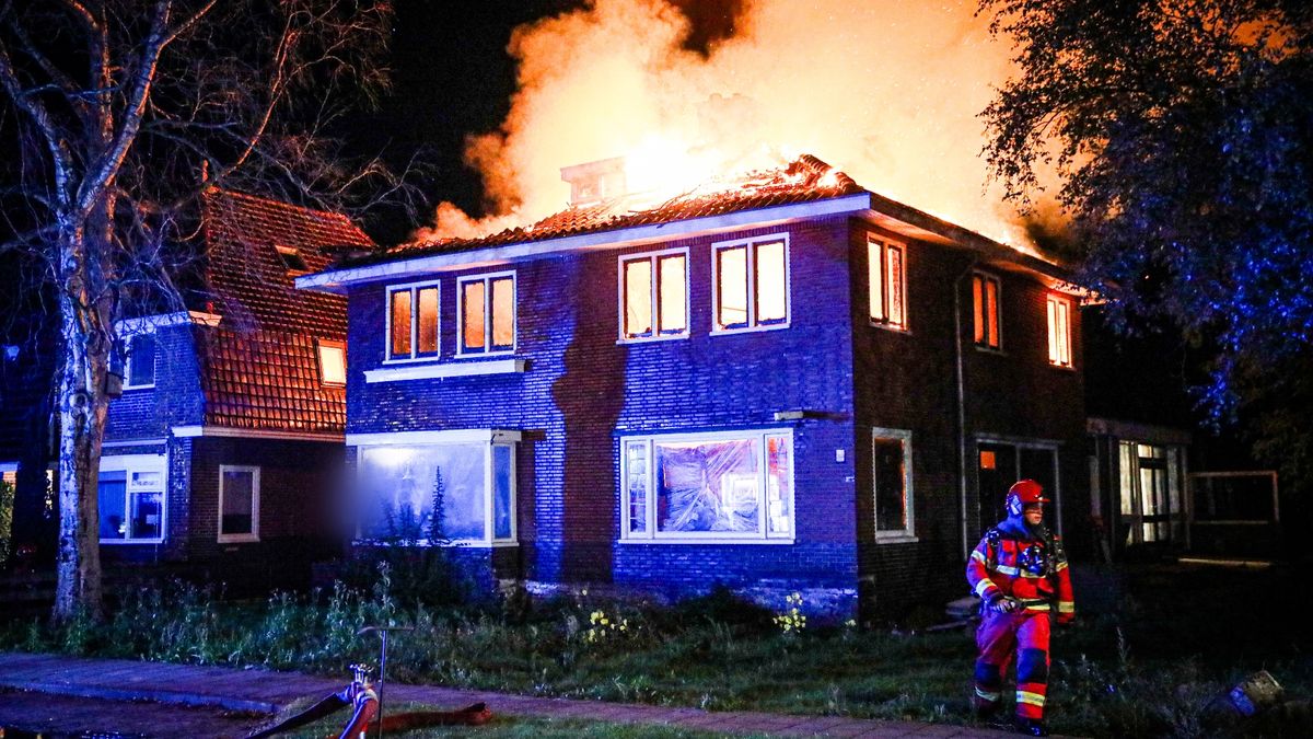 112-nieuws: Woning volledig uitgebrand in Nieuwe Pekela