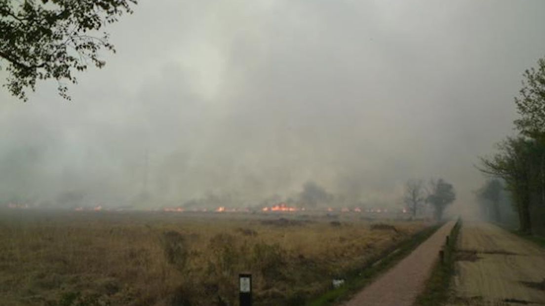 Grote heidebrand in Wierden