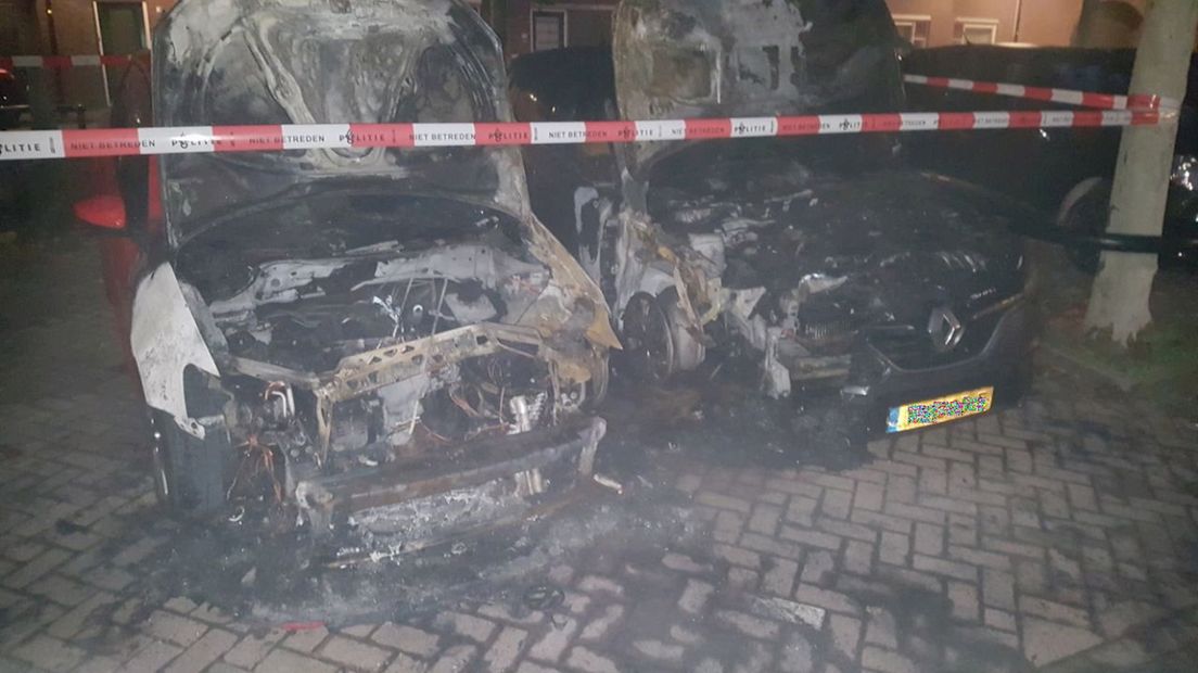 Eigenaren uitgebrande auto's Deventer zijn geschrokken: "Wordt een thuiswerkdag"