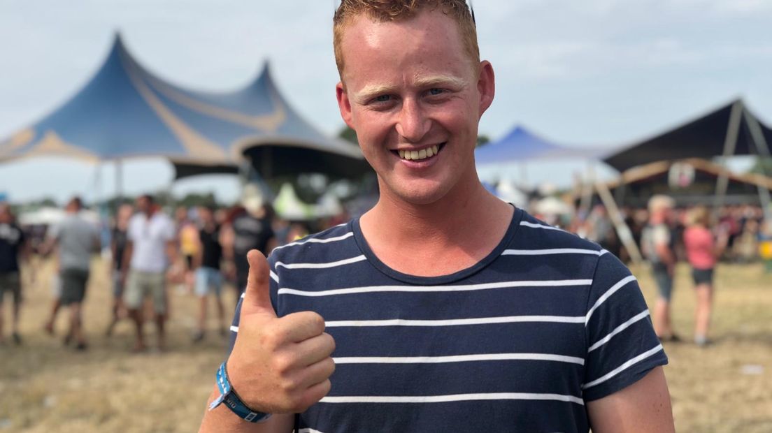 De Zwarte Cross 2019 is in volle gang. De eerste optredens zijn achter de rug en de camping is open. Michael van Gerwen en Raymond van Barneveld gooiden als slotstuk tegen elkaar in de tent. Dat werd een hilarisch optreden. Lees hier hoe de donderdag verliep!