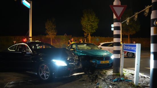 Automobilist gewond bij aanrijding in Zwolle. Automobilist gewond bij aanrijding in Zwolle.