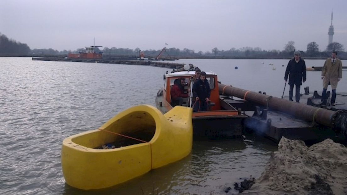 Klomp uit Enter in zandwinplas