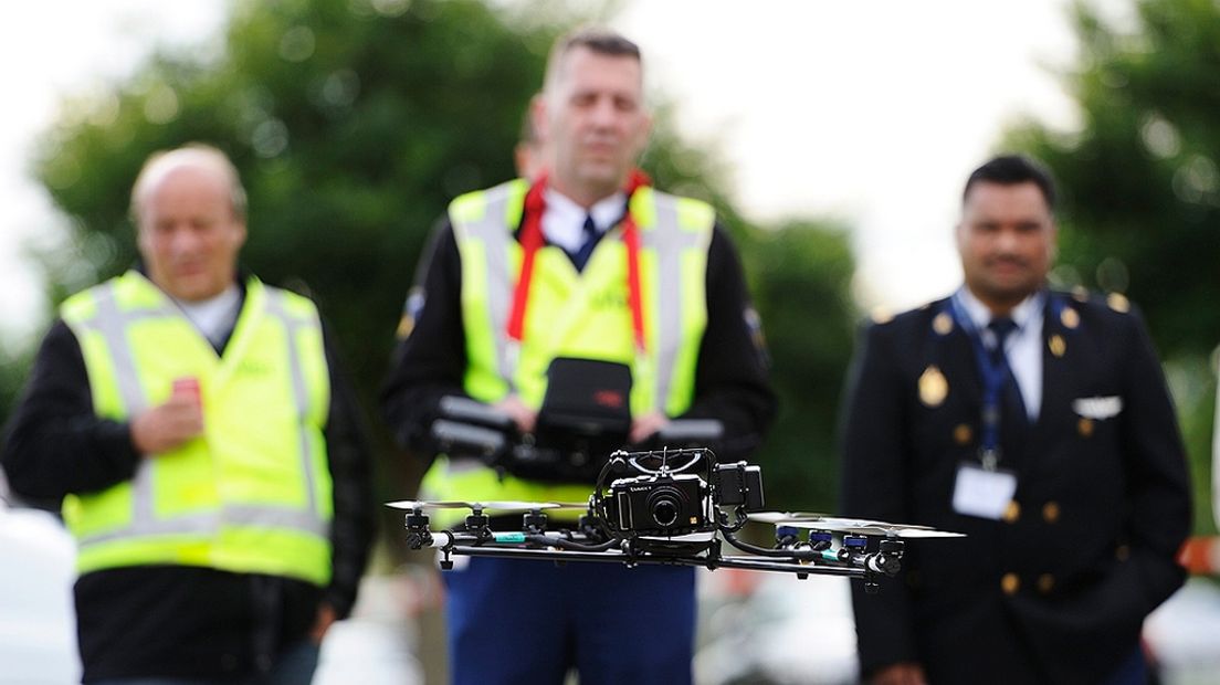 Politie gebruikt een drone.