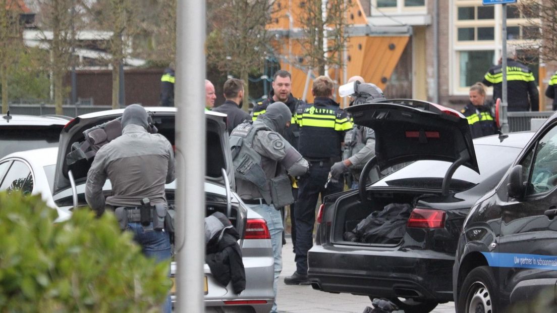 De politie viel de school binnen met een arrestatieteam