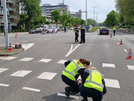 Fietser geschept door automobilist in Utrecht: slachtoffer naar ziekenhuis