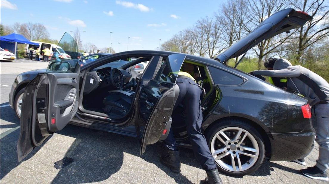 Grootschalige verkeerscontrole op A1 en A35 bij Borne