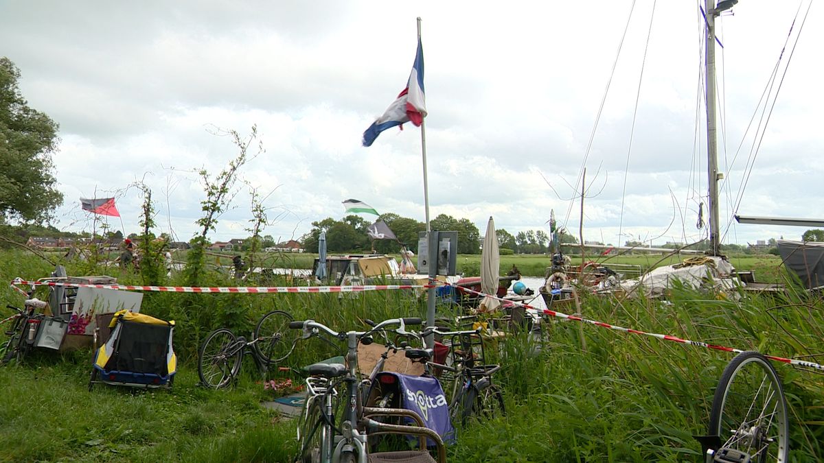 Al meer dan twee jaar boten bij steiger in Leeuwarder Bos, FNP spreekt van aftakeling