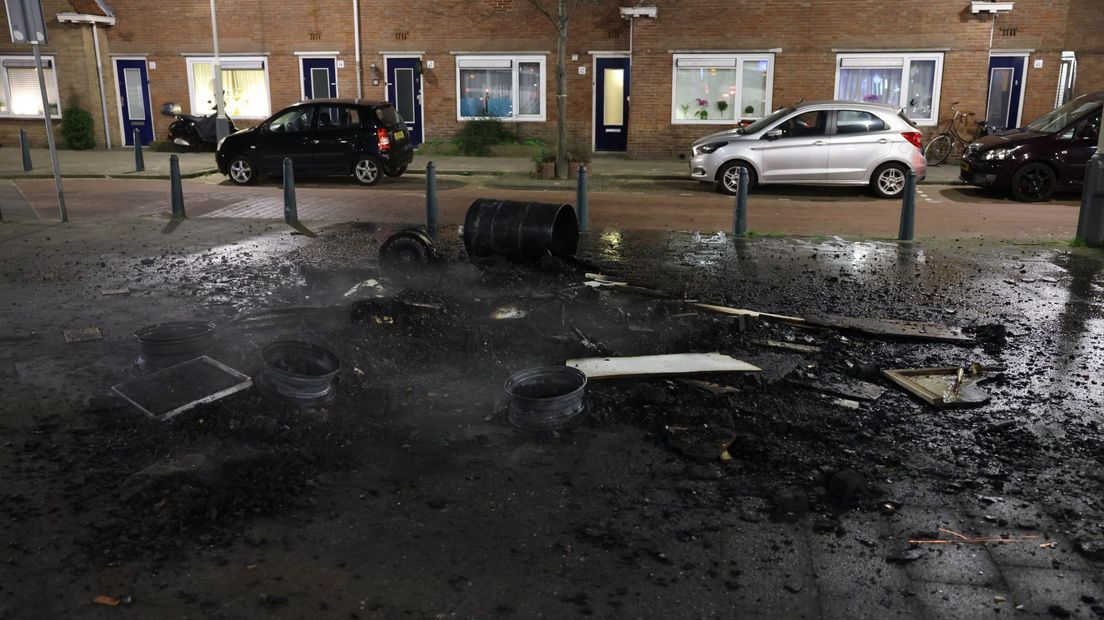 Veel politie in Spoorwijk vanwege klein vreugdevuur