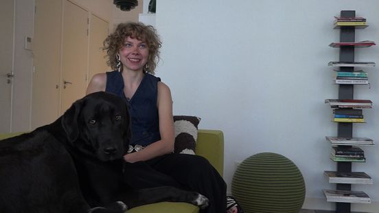 Estelle viel als tiener flauw van de menstruatiepijn: 'Ik dacht dat ik gek was'